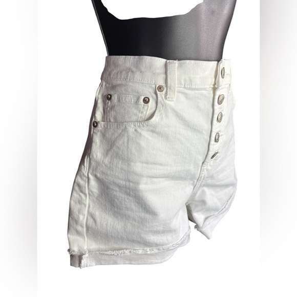 GAP women’s 4” short high rise white denim sz 27/4R preloved - Picture 4 of 8